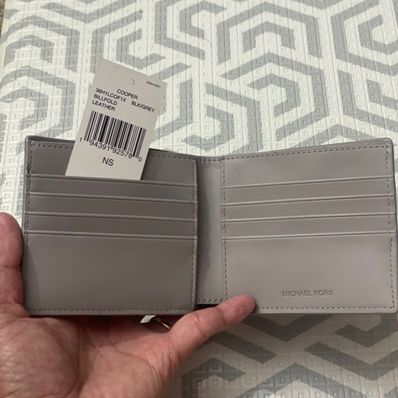 Micheal Kors men wallet - Picture 4 of 4